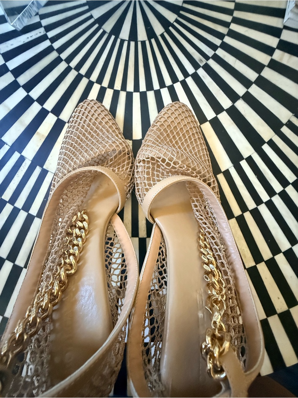 Bottega Veneta Tan Mesh Pointed Slingback Heels with Gold Chain - Picture 5 of 6